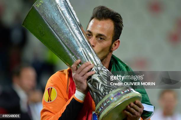 Sevilla's Portuguese goalkeeper Beto kisses the trophy after winning the UEFA Europa league final football match between Benfica and Sevilla on May...