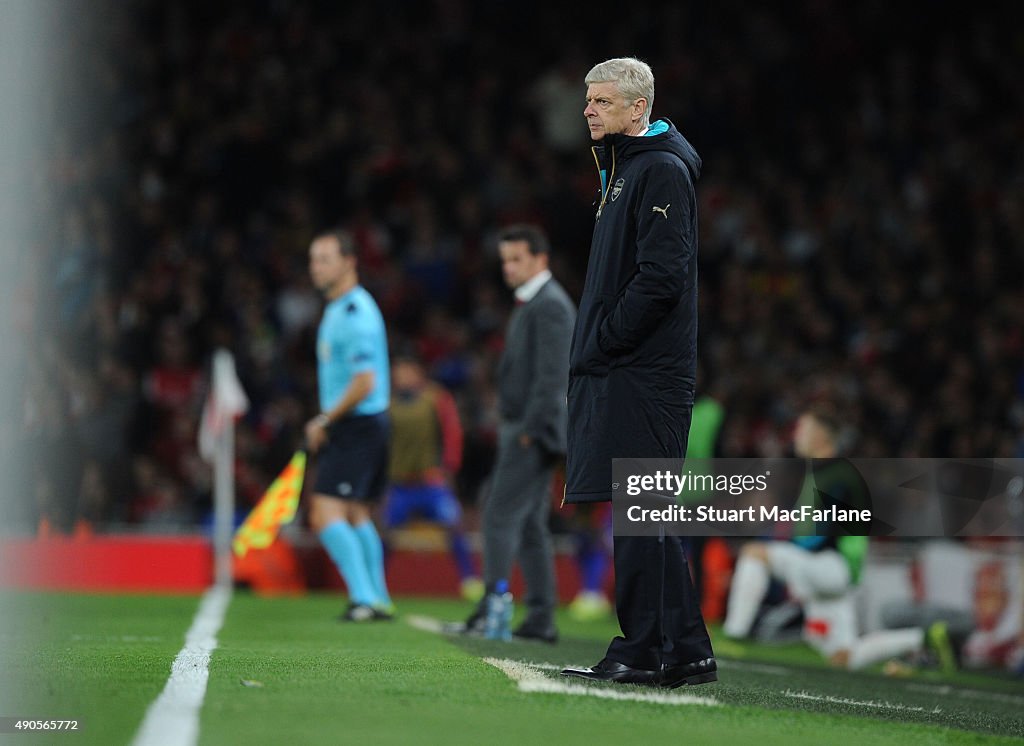 Arsenal FC v Olympiacos FC - UEFA Champions League