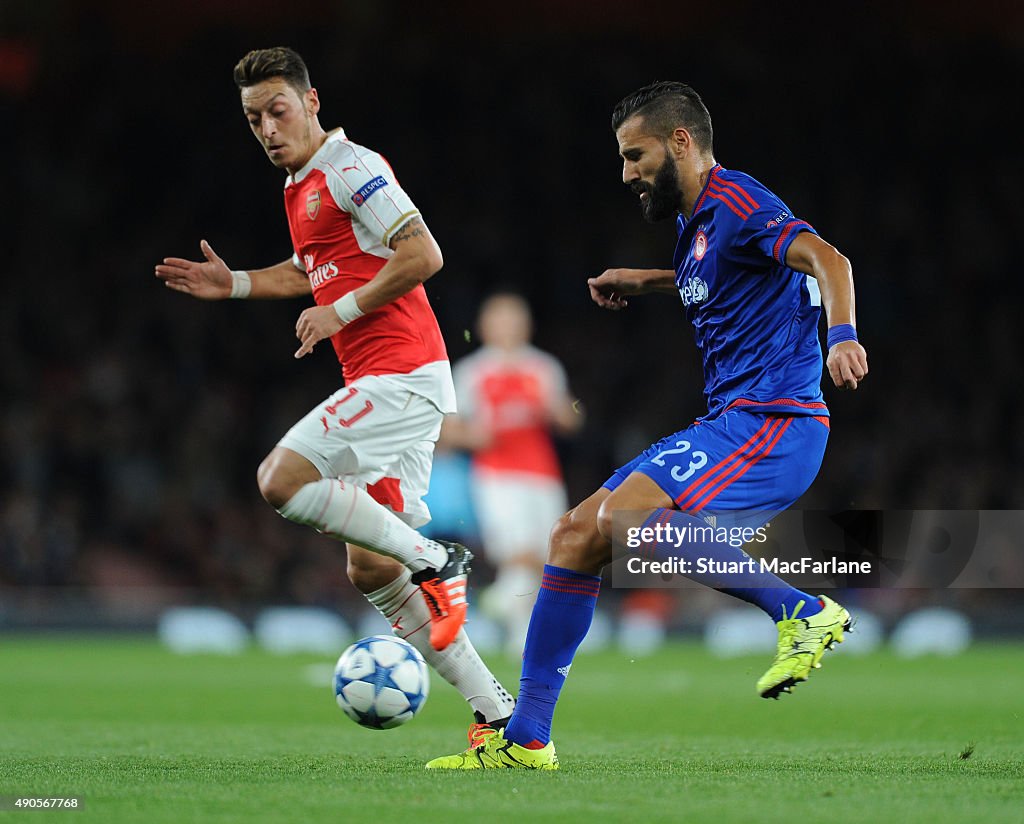 Arsenal FC v Olympiacos FC - UEFA Champions League