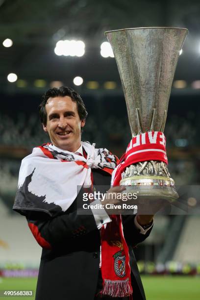 Head Coach Unai Emery of Sevilla celebrates with the Europa league trophy during the UEFA Europa League Final match between Sevilla FC and SL Benfica...