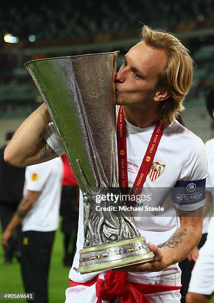 Ivan Rakitic of Sevilla poses with the trophy during the UEFA Europa League Final match between Sevilla FC and SL Benfica at Juventus Stadium on May...