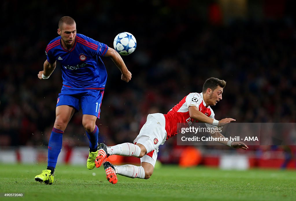 Arsenal FC v Olympiacos FC - UEFA Champions League