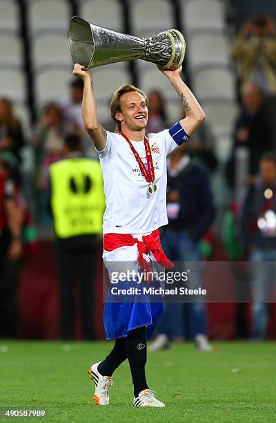 Ivan Rakitic of Sevilla poses with the trophy during the UEFA Europa League Final match between Sevilla FC and SL Benfica at Juventus Stadium on May...