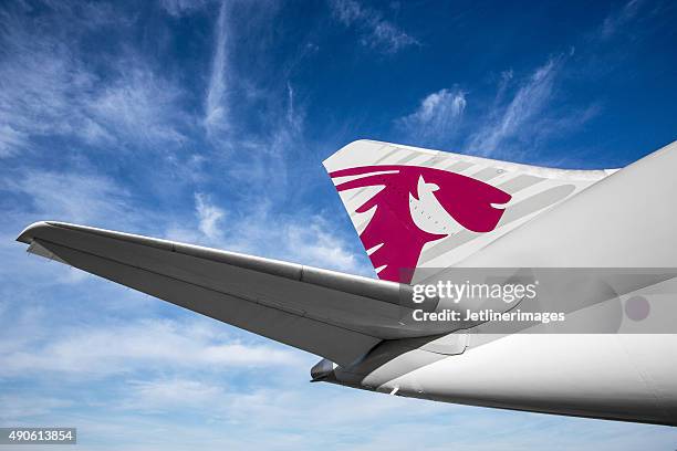 qatar airways boeing 787-8 dreamliner - qatar airways a stock pictures, royalty-free photos & images