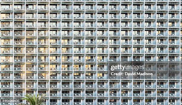 hotel exterior, honolulu. - tâche fastidieuse photos et images de collection