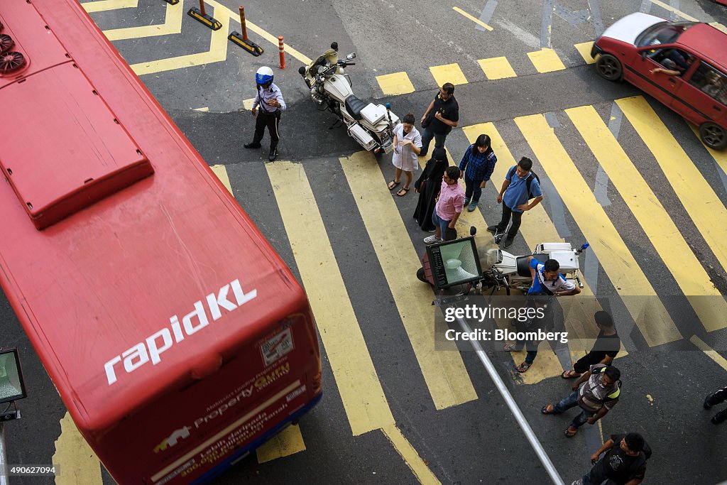 General Images Of Malaysia Economy As Ringgit's Slide Spurs Worst Quarterly Bond Losses in Six Years