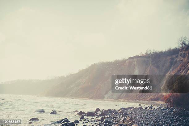 germany, mecklenburg-western pomerania, ruegen, cape arkona and baltic sea in winter - kalkstein stock-fotos und bilder