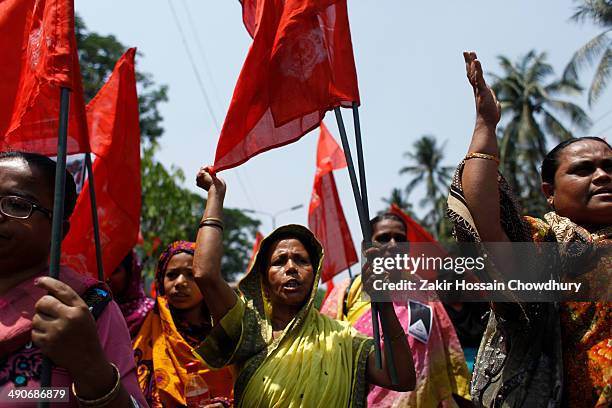 Garment workers form a human chain in Dhaka organized by IndustriALL Bangladesh Council on the eve of one year of Rana Plaza tragedy demanding...