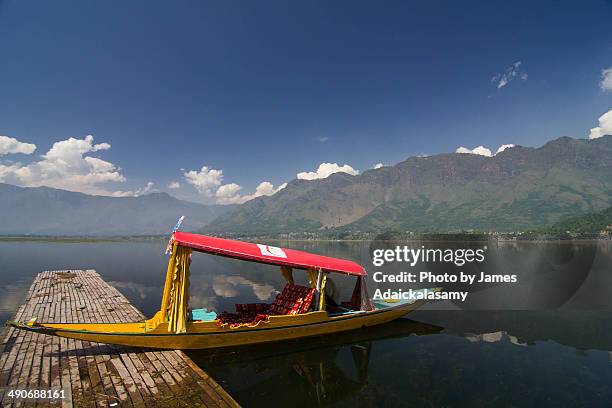 shikara in dal lake - dal lake stock pictures, royalty-free photos & images