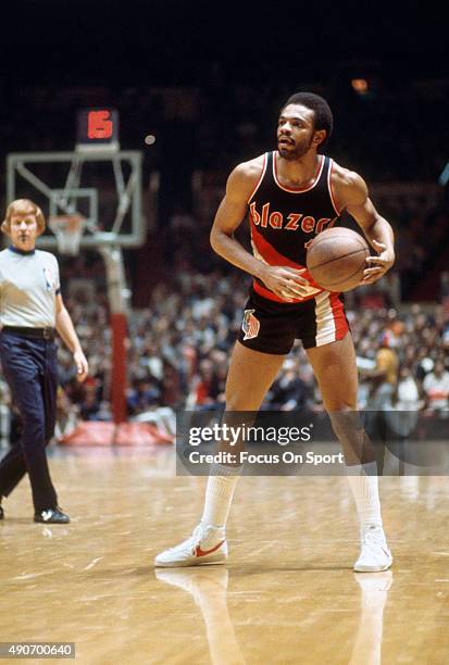 Lionel Hollins of the Portland Trail Blazers looks to pass the ball against the New York Knicks during an NBA basketball game circa 1978 at Madison...