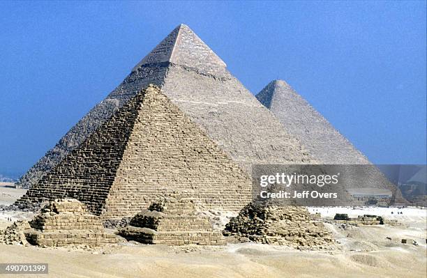 Tre Pyramids Three Queens Pyramids Photos and Premium High Res Pictures - Getty Images