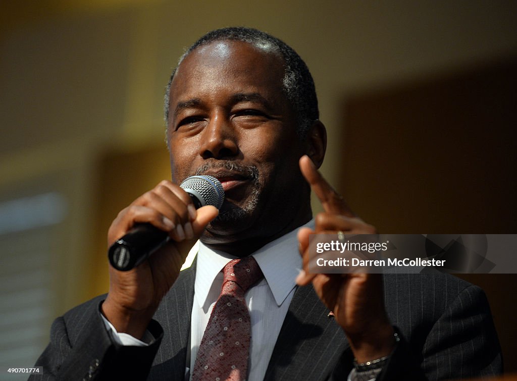 Ben Carson Holds Town Hall Meeting In New Hampshire