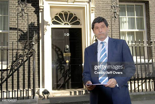 Jon Sopel outside 10 Downing Street for BBC 1's Politics Show. Picture date: Sunday April 15, 2007. Waiting to interview Tony Blair.