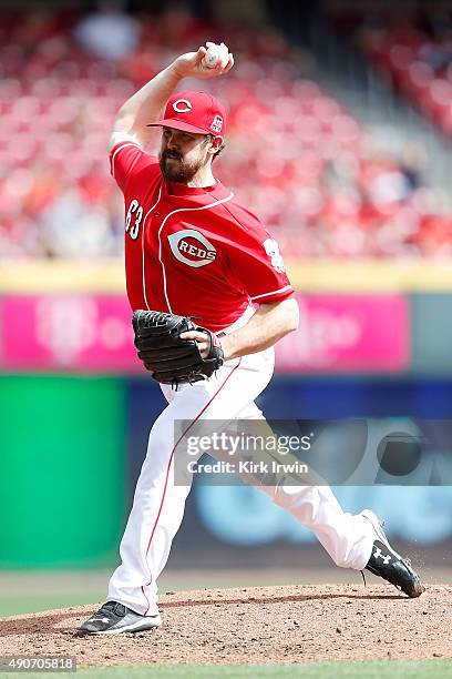 Sam LeCure of the Cincinnati Reds throws a pitch during the game against the New York Mets at Great American Ball Park on September 27, 2015 in...