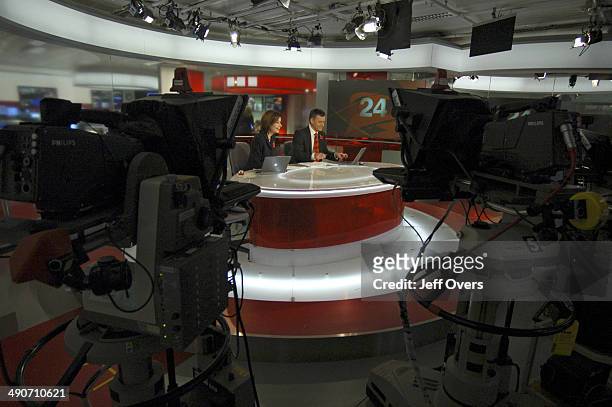 Jane Hill and Chris Eakin on the BBC News 24 studio set.