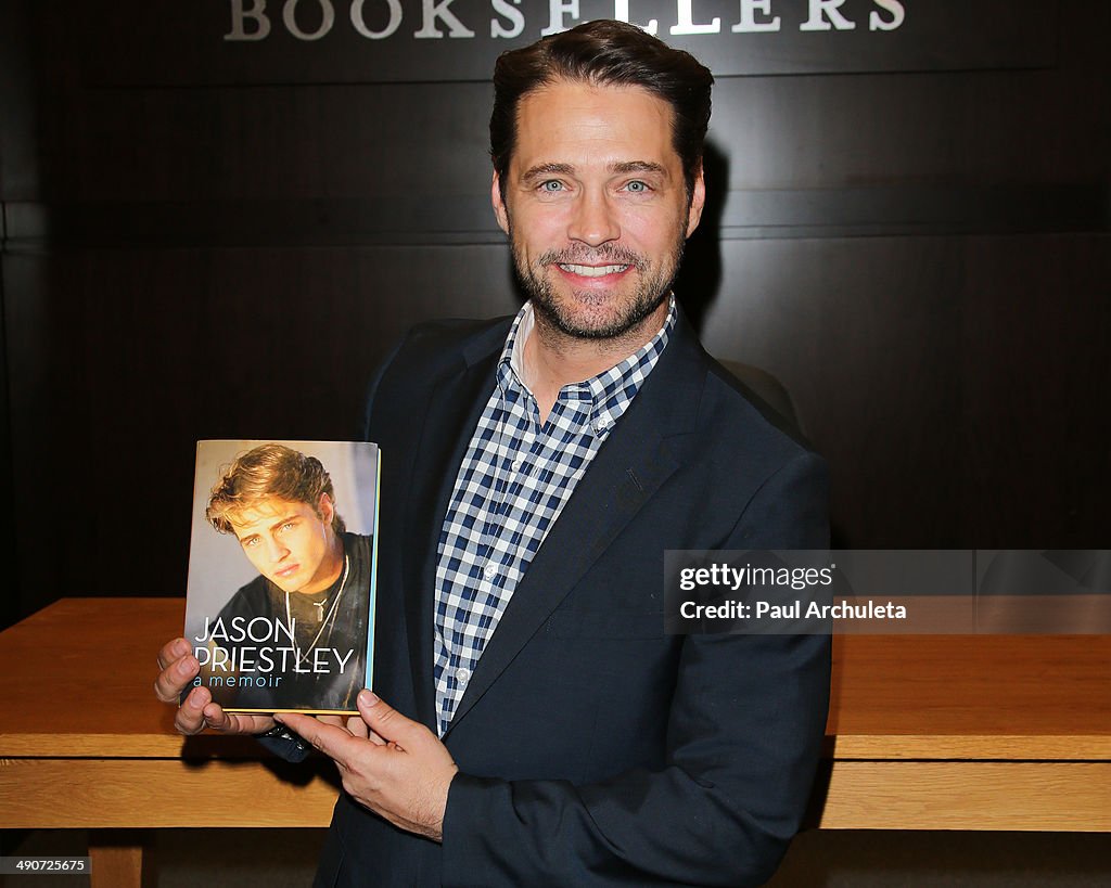 Jason Priestley Signs Copies Of His New Book "Jason Priestley - A Memoir"