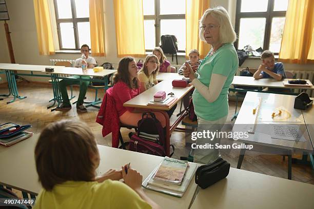 Retired teacher and volunteer Edith Preisert teaches a history class at the Middle School on May 14, 2014 in Seifhennersdorf, Germany. The state of...