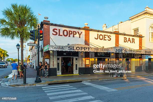 sloppy joe's bar in key west - ernest hemingway bildbanksfoton och bilder
