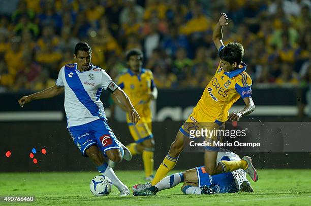 Jurgen Damm of Tigres fights for the ball with Patricio Araujo and Luis Robles of Puebla during the 11th round match between Tigres UANL and Puebla...