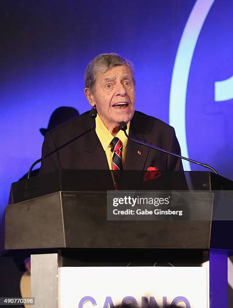 Entertainer Jerry Lewis accepts the 2015 Casino Entertainment Legend Award at Global Gaming Expo's Casino Entertainment Awards at Vinyl inside the...