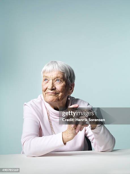 mature woman - 80 89 jahre stock-fotos und bilder