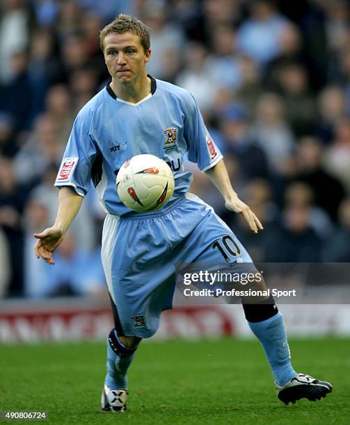 Gary McSheffrey of Coventry City runs with the ball during the match between Coventry City and Reading in Coventry on October 30, 2004.