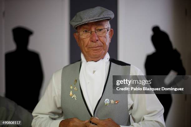 Chulapo' Fernando Romero tie his jacket at the 'Association of Rompe y Rasga' premises during the San Isidro festivities before making his way to...