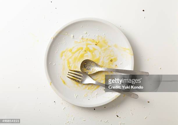 spaghetti carbonara you have finished eating. - empty plate foto e immagini stock