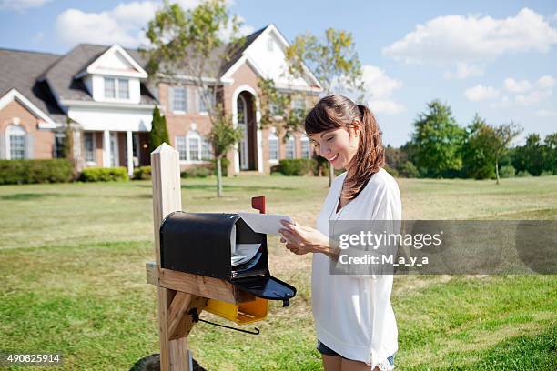 levantar o correio - caixa de correio imagens e fotografias de stock