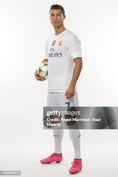 Ronaldo Rasm Cristiano Ronaldo of Real Madrid poses during the official portrait ...