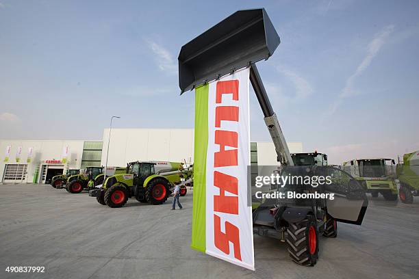 Telescopic Handler Photos and Premium High Res Pictures - Getty Images