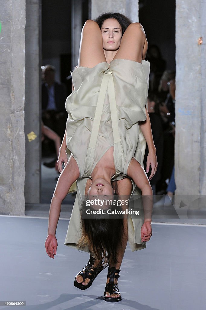 Rick Owens - Runway RTW - Spring 2016 - Paris Fashion Week