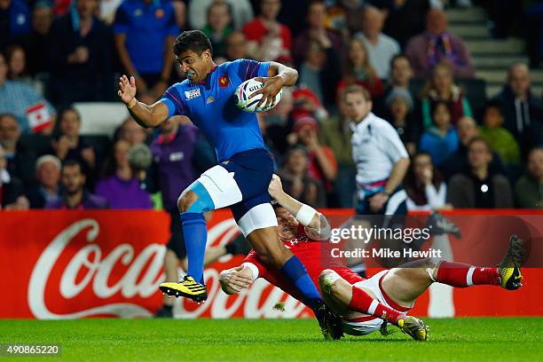 Wesley Fofana of France breaks through the Canada defence to score his team's opening try during the 2015 Rugby World Cup Pool D match between France...