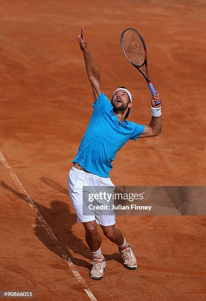 Jurgen Melzer of Austria serves to Andy Murray of Great Britain during day five of the Internazionali BNL d'Italia tennis 2014 on May 15, 2014 in...