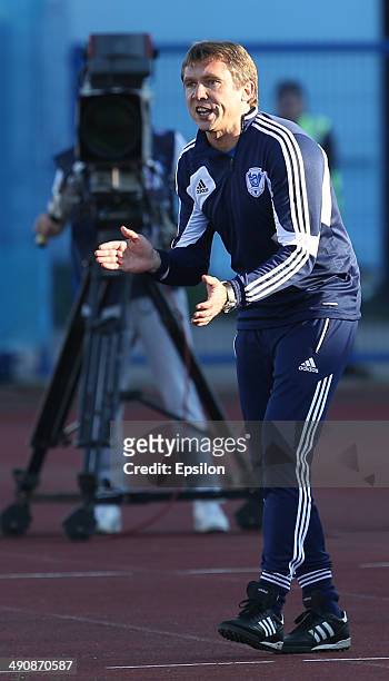Head coach Andrei Talalayev of FC Volga Nizhny Novgorod gestures during the Russian Premier League match between FC Volga Nizhny Novgorod and FC Ural...