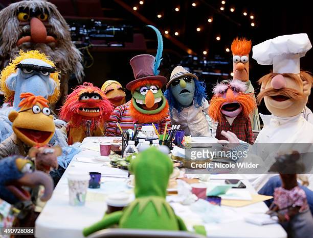 Bear Left then Bear Write" - Fozzie takes things a little too far when Kermit offers him advice and Nick Offerman steps in to help the gang....