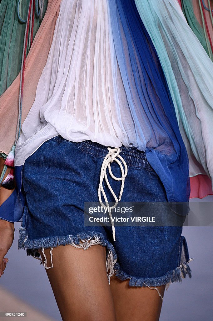 Chloe : Runway - Paris Fashion Week Womenswear Spring/Summer 2016