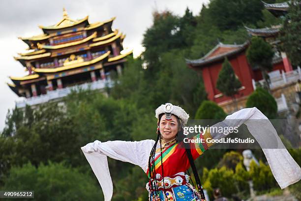 tibetan woman - shangri la bildbanksfoton och bilder