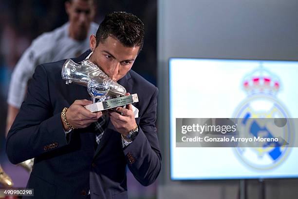 Cristiano Ronaldo kisses his trophy as all-time top scorer of Real Madrid CF at Honour box-seat of Santiago Bernabeu Stadium on October 2, 2015 in...