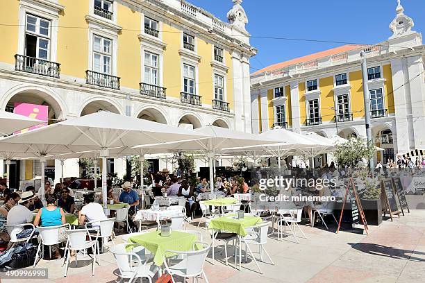 street cafes and restaurants in lisbon - comercio stock pictures, royalty-free photos & images