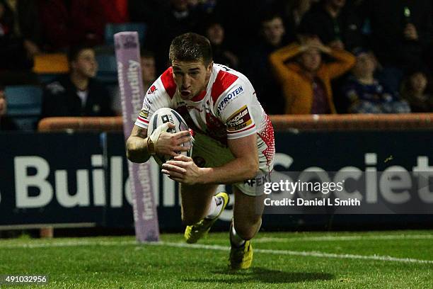 Mark Percival of St. Helens R.F.C scores a try during the First Utility Super League Semi Final between Leeds Rhinos and St Helens at Headingley...