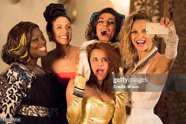 Rule:Embrace Your Inner Prom Queen...But Not Too Much" Episode 205 -- Pictured: Retta as Barbara, Lisa Edelstein as Abby, Alanna Ubach as Jo, Necar...