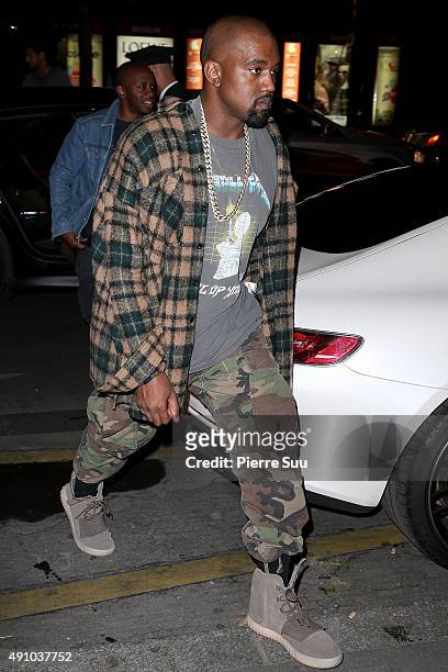 Kanye West arrives at the 'Caviar Kaspia' restaurant on October 2, 2015 in Paris, France.
