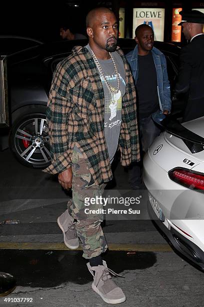 Kanye West arrives at the 'Caviar Kaspia' restaurant on October 2, 2015 in Paris, France.