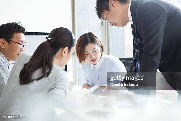 men and women to see the smart phone in office - japan training session stock pictures, royalty-free photos & images