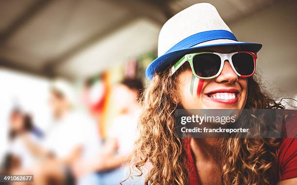 italian adepto mulher no estádio - football body paint - fotografias e filmes do acervo