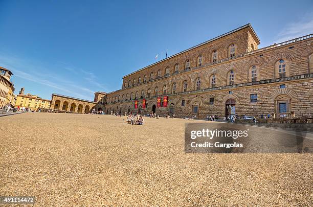 piazza pitti, florencia, italia - palazzo pitti fotografías e imágenes de stock