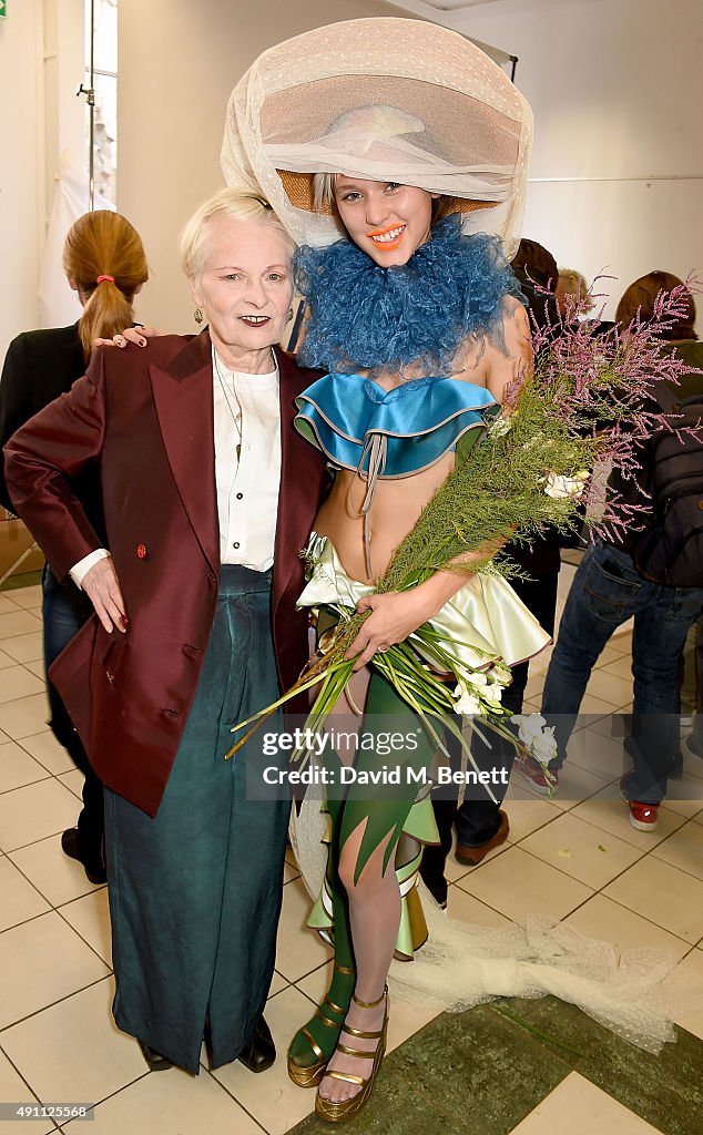 Vivienne Westwood : Backstage - Paris Fashion Week Womenswear Spring/Summer 2016