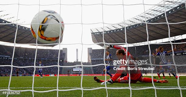 Vedad Ibisevic scores his team's third goal against goalkeeper Jaroslav Drobny of Hamburger SV during the Bundesliga match between Hertha BSC and...