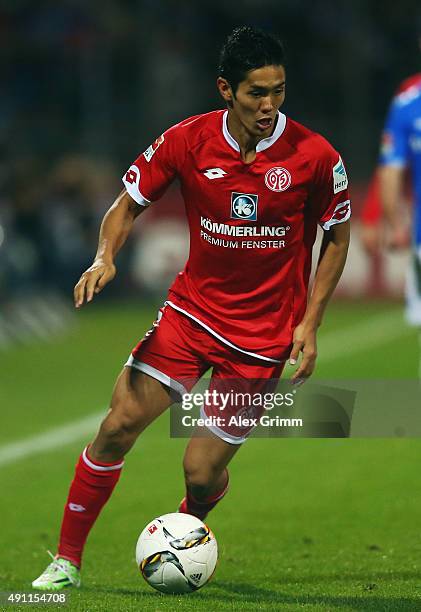 Yoshinori Muto of Mainz controles the ball during the Bundesliga match between SV Darmstadt 98 and 1.FSV Mainz 05 at Merck-Stadion am Boellenfalltor...